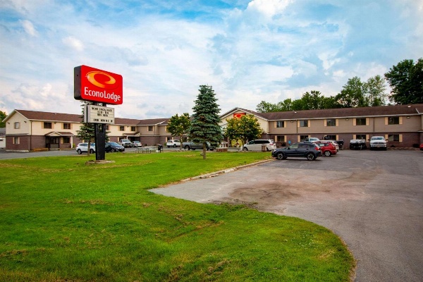 Econo Lodge Massena Hwy 37 image 1