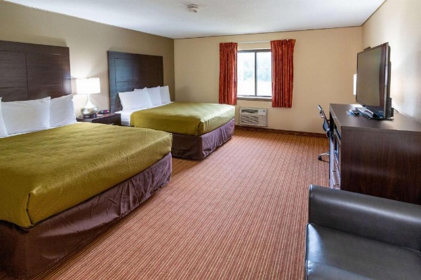 Econo Lodge Massena Hwy 37 image 10