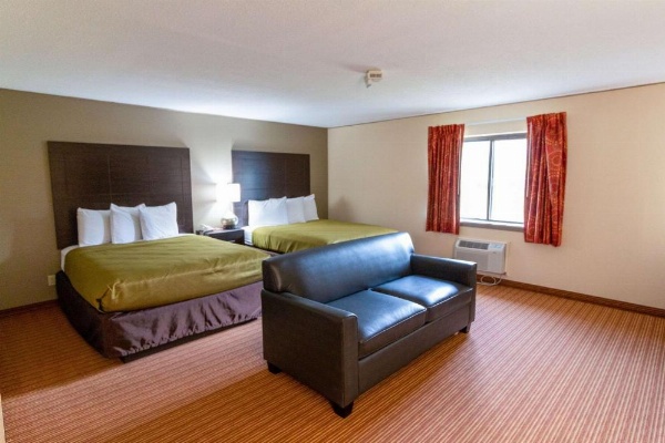 Econo Lodge Massena Hwy 37 image 13