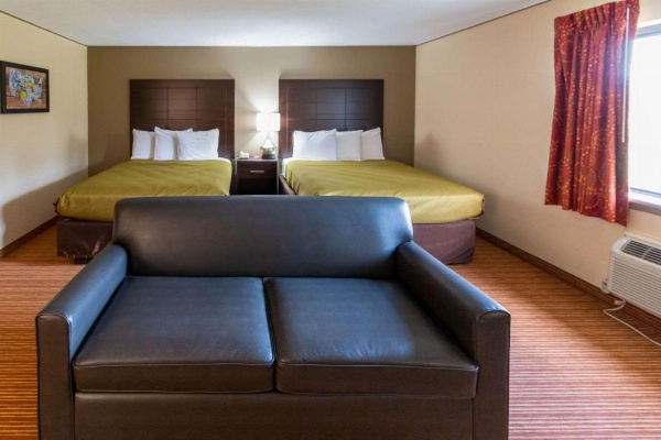 Econo Lodge Massena Hwy 37 image 14