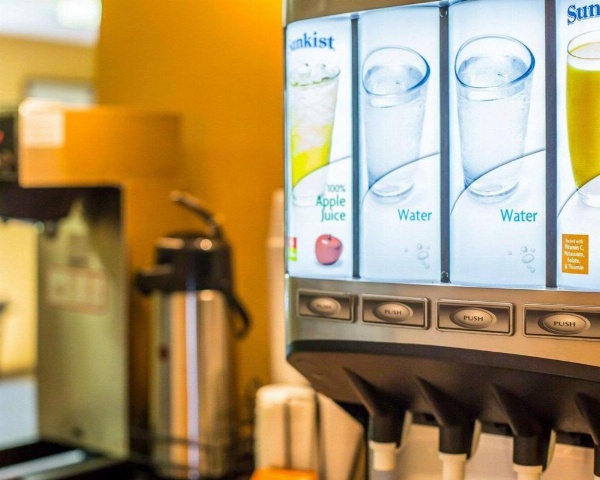 Econo Lodge Massena Hwy 37 image 20