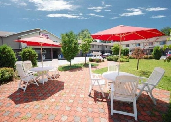 Econo Lodge Massena Hwy 37 image 24