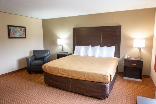 Econo Lodge Massena Hwy 37 image 26