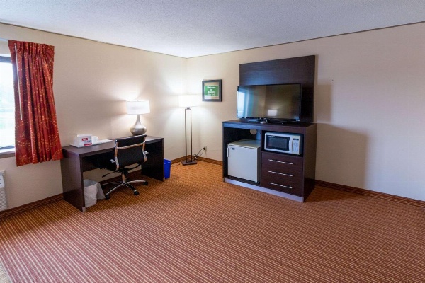 Econo Lodge Massena Hwy 37 image 5